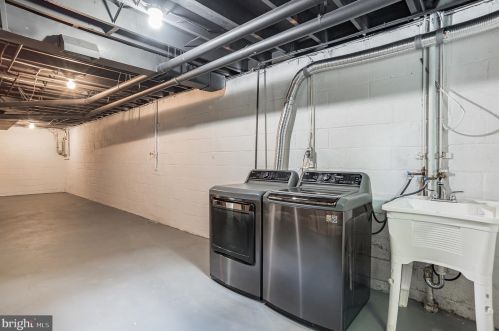 14005 Congress Dr, Rockville MD 20853-2668 exterior