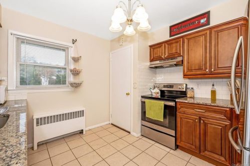 36 Grand Blvd, Valhalla NY 10595-1442 exterior