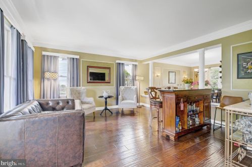 5 Cobblestone Ct, Columbus NJ 08022-1969 exterior