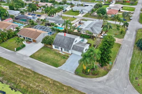 3660 Aladdin Ave, Boynton Beach FL 33436-2744 exterior