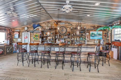 2703 Pointe Tremble Rd, Algonac MI 48001-4255 exterior