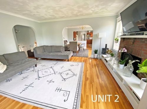 104 Side Pkwy, Newton MA 02458-1816 exterior