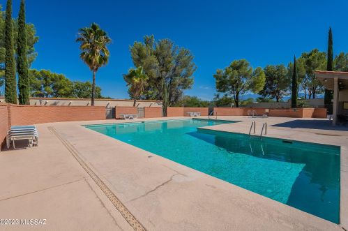 1040 Calle De Ln Temporada, Green Valley AZ 85614-1964 exterior