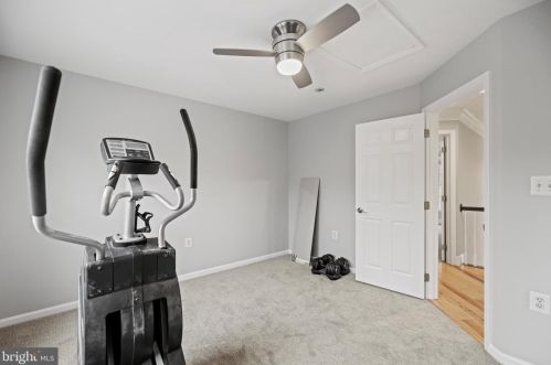 951 Rhonda Pl, Leesburg VA  20175-5632 exterior