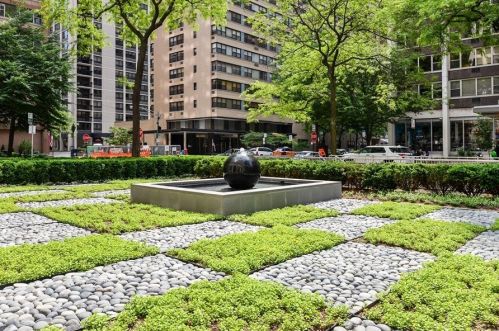 260 Chestnut St, Chicago IL 60610-3112 exterior