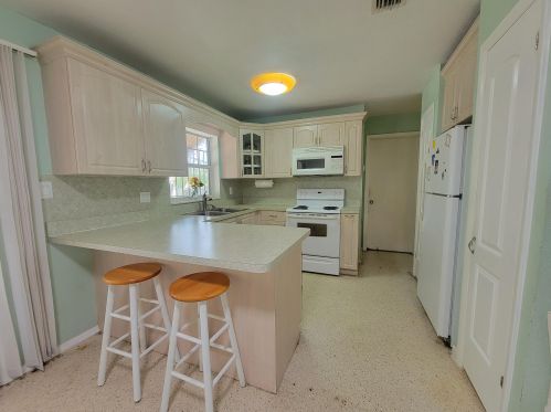 610 Azalea Ave, Fort Pierce FL 34982-6228 exterior