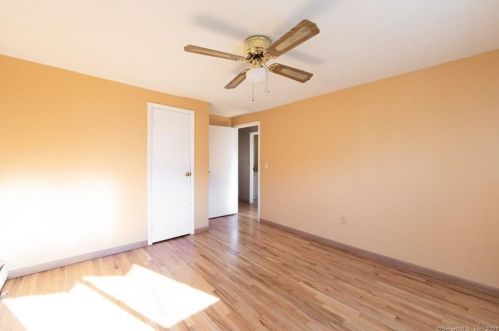 33 Tabor Rd, Enfield CT 06082-2056 exterior