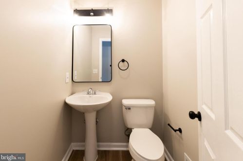 1630 27th St, Washington DC  20020-3912 exterior