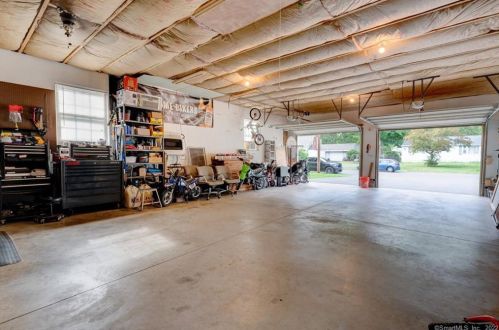 30 Cora St, Enfield CT 06082-5120 exterior