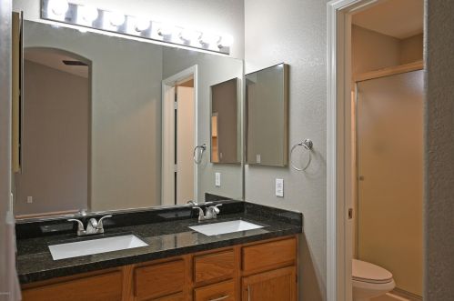 7043 28th Ave, Phoenix AZ  85051-8452 exterior