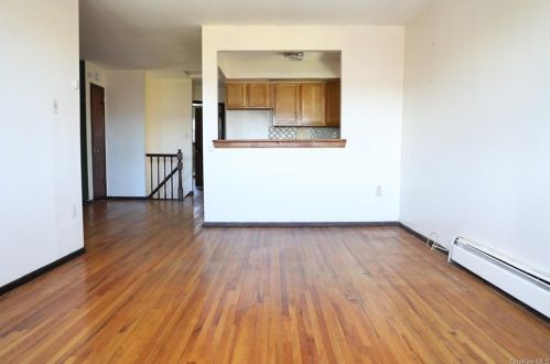 3217 Gunther Ave, Bronx NY 10466-2037 exterior