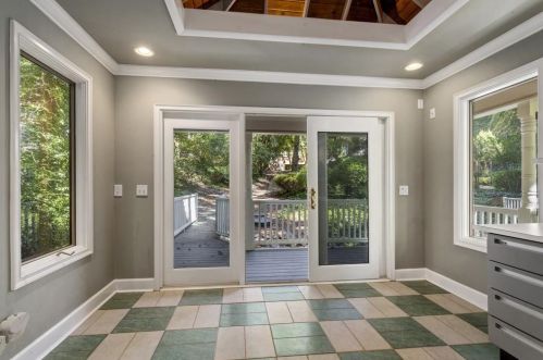 3211 Cir Oaks Dr, Atlanta GA 30339-4316 exterior