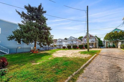 1106 Saratoga St, Boston MA exterior