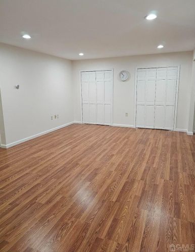 32 Woodedge Ave, Edison NJ exterior