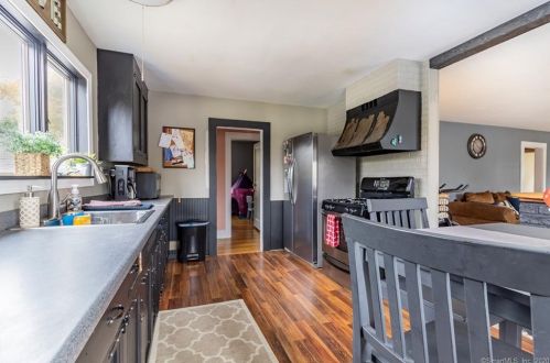 310 Roosevelt Dr, Seymour CT 06478-1738 exterior