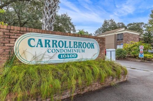 10465 Carrollbrook Cir, Tampa FL  33618-4105 exterior