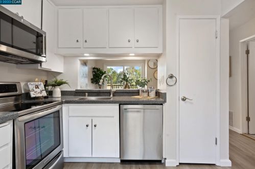 21 Emerson Dr, Mill Valley CA 94941-2212 exterior