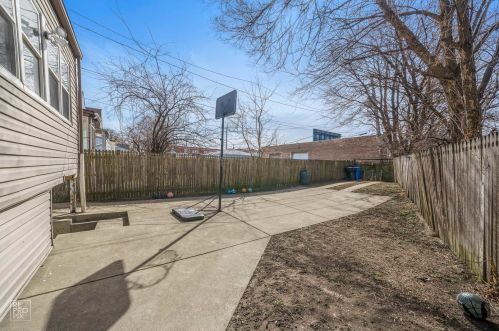 3731 Concord Pl, Chicago IL  60647-4707 exterior