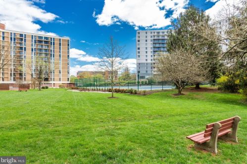 6800 Fleetwood Rd, Mc Lean VA  22101-3604 exterior