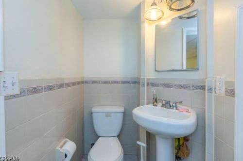 11 Chadd Ct, Parsippany NJ 07054-2950 exterior