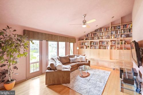 16 Arlive Ct, Rockville MD 20854-2978 exterior