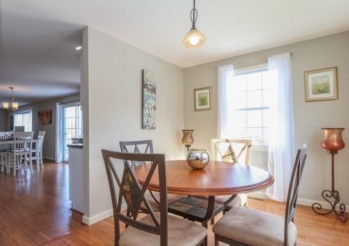 25 Gates Ave, Springfield MA 01118-2302 exterior