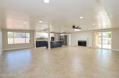 8648 Kenyon Dr, Tucson AZ  85710-4234 exterior