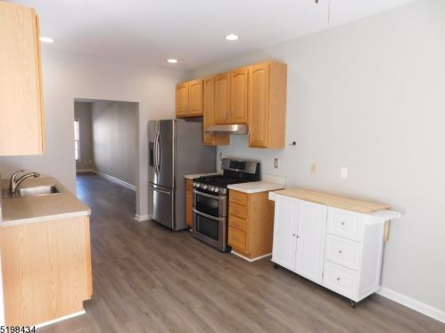 220 Terrace Lake Dr, Kinnelon NJ  07405-3250 exterior