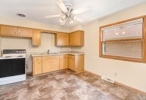 452 Plainfield Ave, Milwaukee WI 53207-5054 exterior