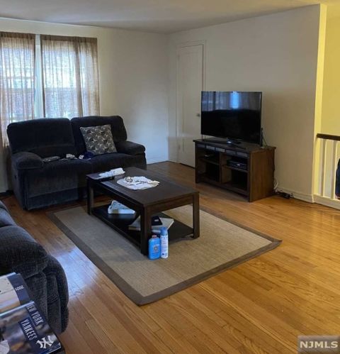 2 Passaic Ct, Maywood NJ  07607-1306 exterior