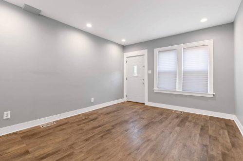 8155 Calumet Ave, Chicago, IL 60619-4821