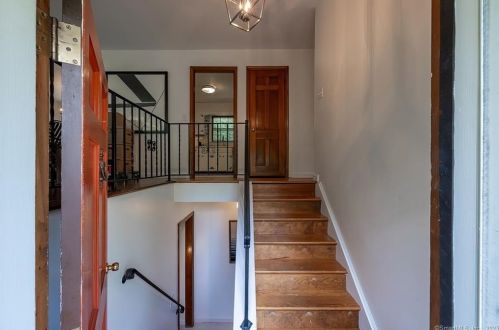 1 Hidden Lk Ct, Ridgefield CT 06877-2310 exterior