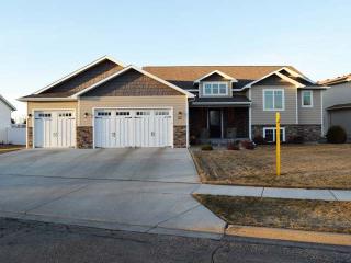 462 Napa Loop, Bismarck ND  58504-7421 exterior