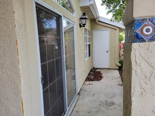 1656 Green Acres Cir, Fort Pierce, FL 34952-4246