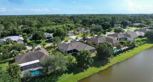 2811 Serenity Cir, Fort Pierce FL 34981-5054 exterior