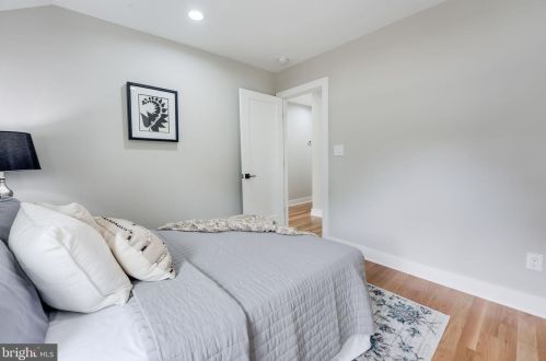 1505 Crestwood Dr, Alexandria VA  22302-2303 exterior