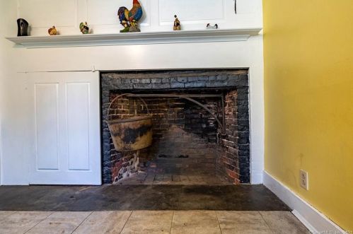 117 Maple St, Hartford CT 06109-3721 exterior