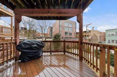 4026 Clarendon Ave, Chicago IL 60613-3144 exterior