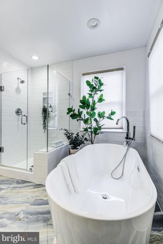 213 Creek Valley Ln, Rockville MD  20850-5603 exterior