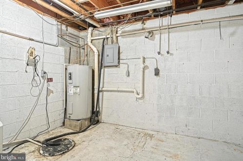 154 Ctr St, Hanover PA 17331-2828 exterior