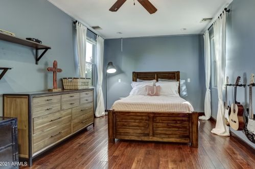 13841 Cyn Dr, Phoenix AZ 85016-2403 exterior