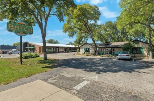 1708 Cedar Ave, Austin TX 78702-1429 exterior