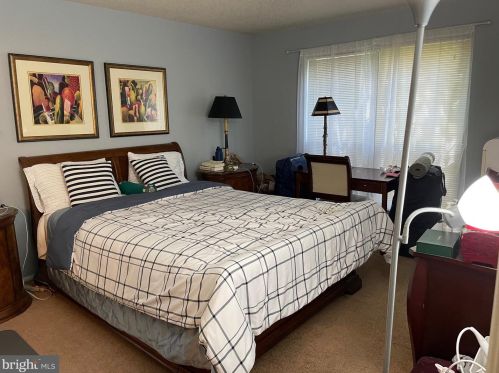 5 Chamberlin Ct, Trenton NJ  08648-2621 exterior