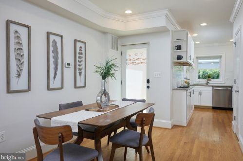 221 E St, Washington DC  20002-7700 exterior