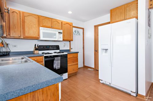 3711 Wonder Lk Rd, Bull Valley IL 60097-9081 exterior