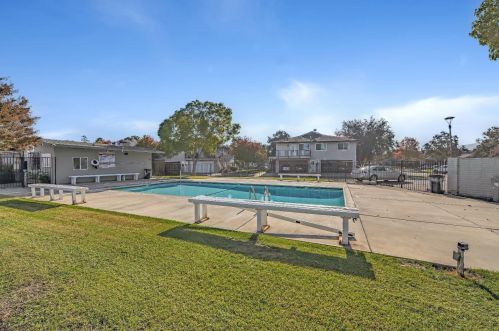 1274 Bouret Dr, San Jose CA 95118-2614 exterior