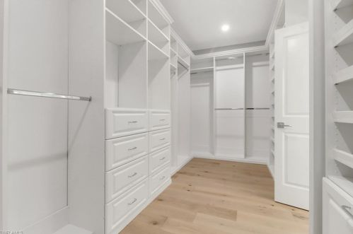 2900 Crayton Rd, Naples FL 34103-3532 exterior