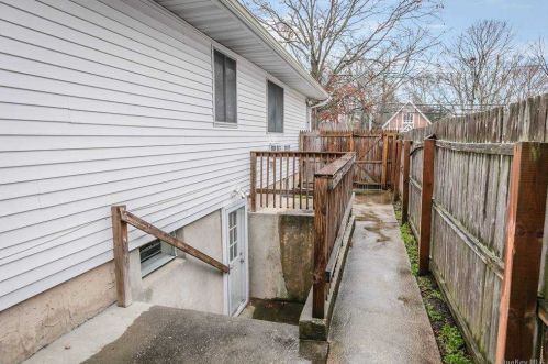 915 Church St, Bohemia NY 11716-5007 exterior