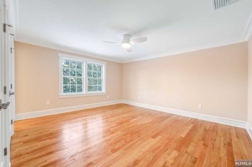 81 Trommel Dr, Mahwah NJ 07430-1533 exterior