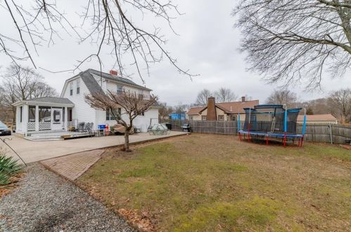 325 Greenville Ave, Providence RI 02919-1330 exterior